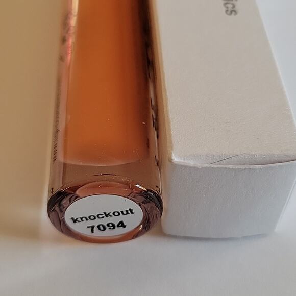 TIGI CosmeticsLuxe Lip-gloss KNOCKOUT 0.11 oz - Picture 8 of 8